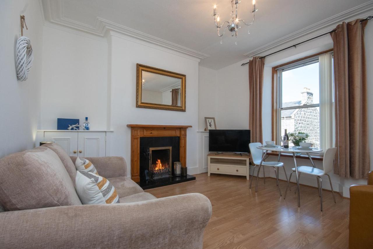Dwellcome Home Ltd 1 Bed Apt, Half Mile To Union Street Yet Quiet, Free Parking, Fast Wifi, Ideal For Long Term Contractor, Etc Stays, Fully Equipped Kitchen, Regular Housekeeping Option - See Our Site For Assurance Aberdeen Kültér fotó