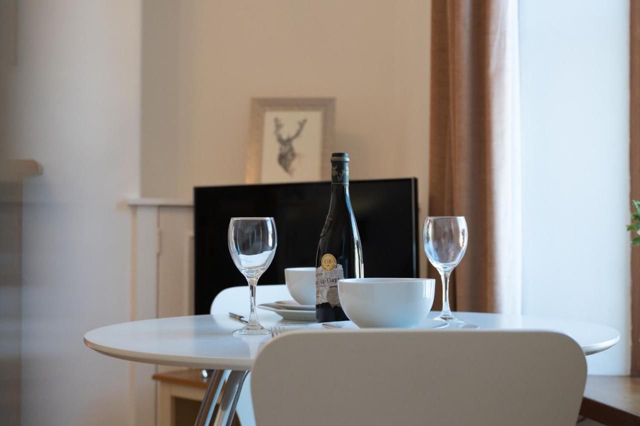 Dwellcome Home Ltd 1 Bed Apt, Half Mile To Union Street Yet Quiet, Free Parking, Fast Wifi, Ideal For Long Term Contractor, Etc Stays, Fully Equipped Kitchen, Regular Housekeeping Option - See Our Site For Assurance Aberdeen Kültér fotó
